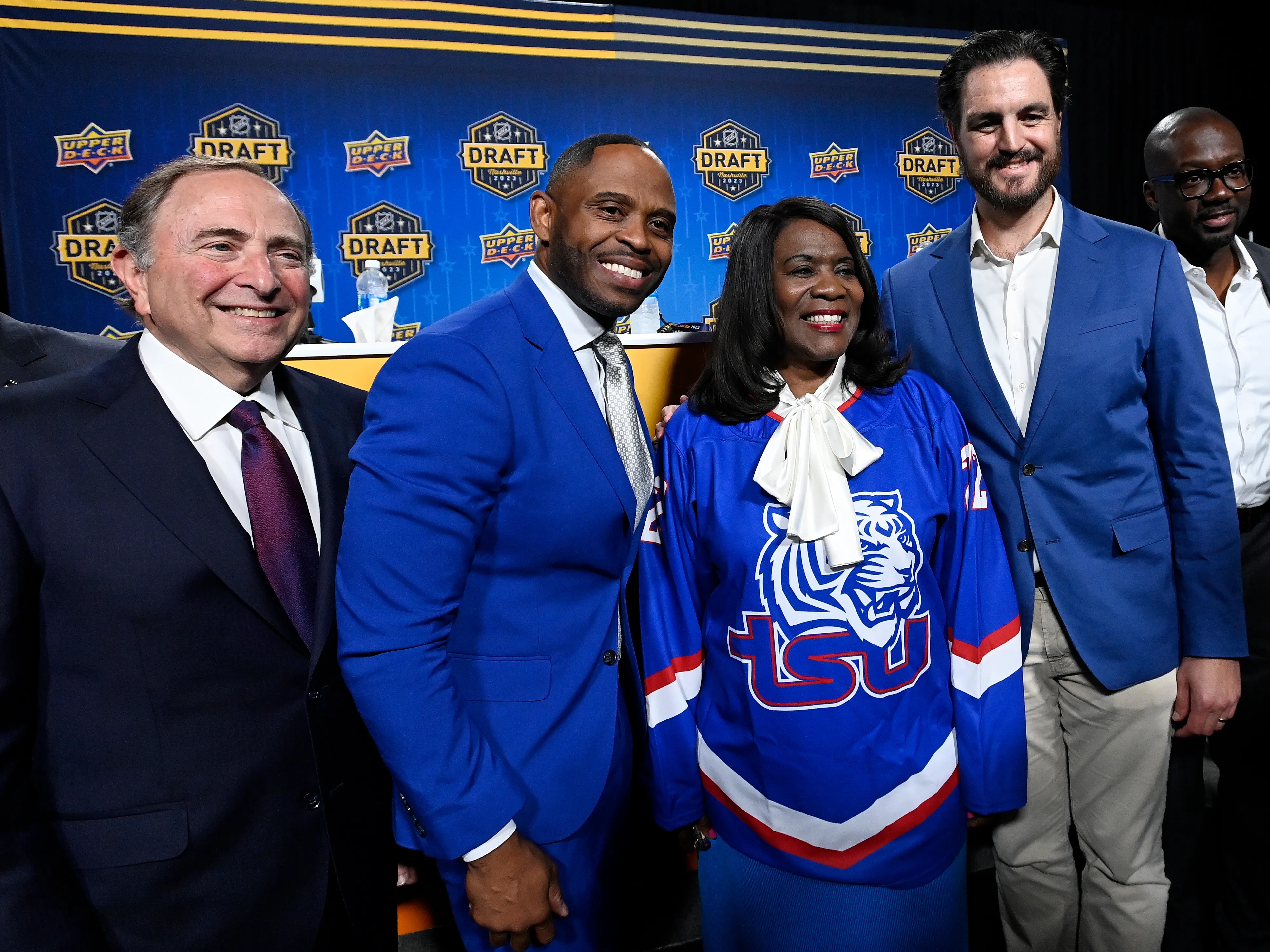 a7c75a0c-a1e1-42ba-b3be-23209ea7fab9-NAS-TSU_Hockey-00045